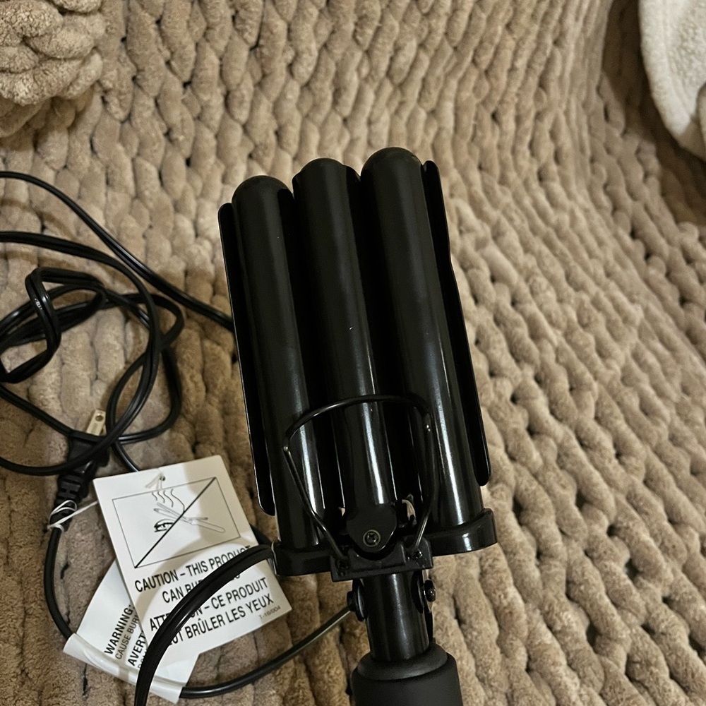 BaByliss Pro Porcelain Ceramic Triple Barrel Waver - Picture 4 of 8